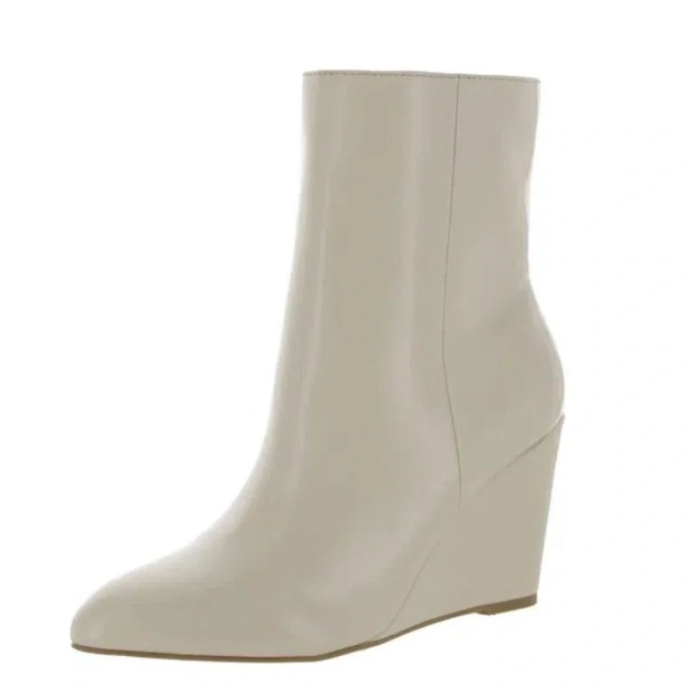 NWOT Dolce Vita Pascal ivory wedge heeled booties Size 7.5